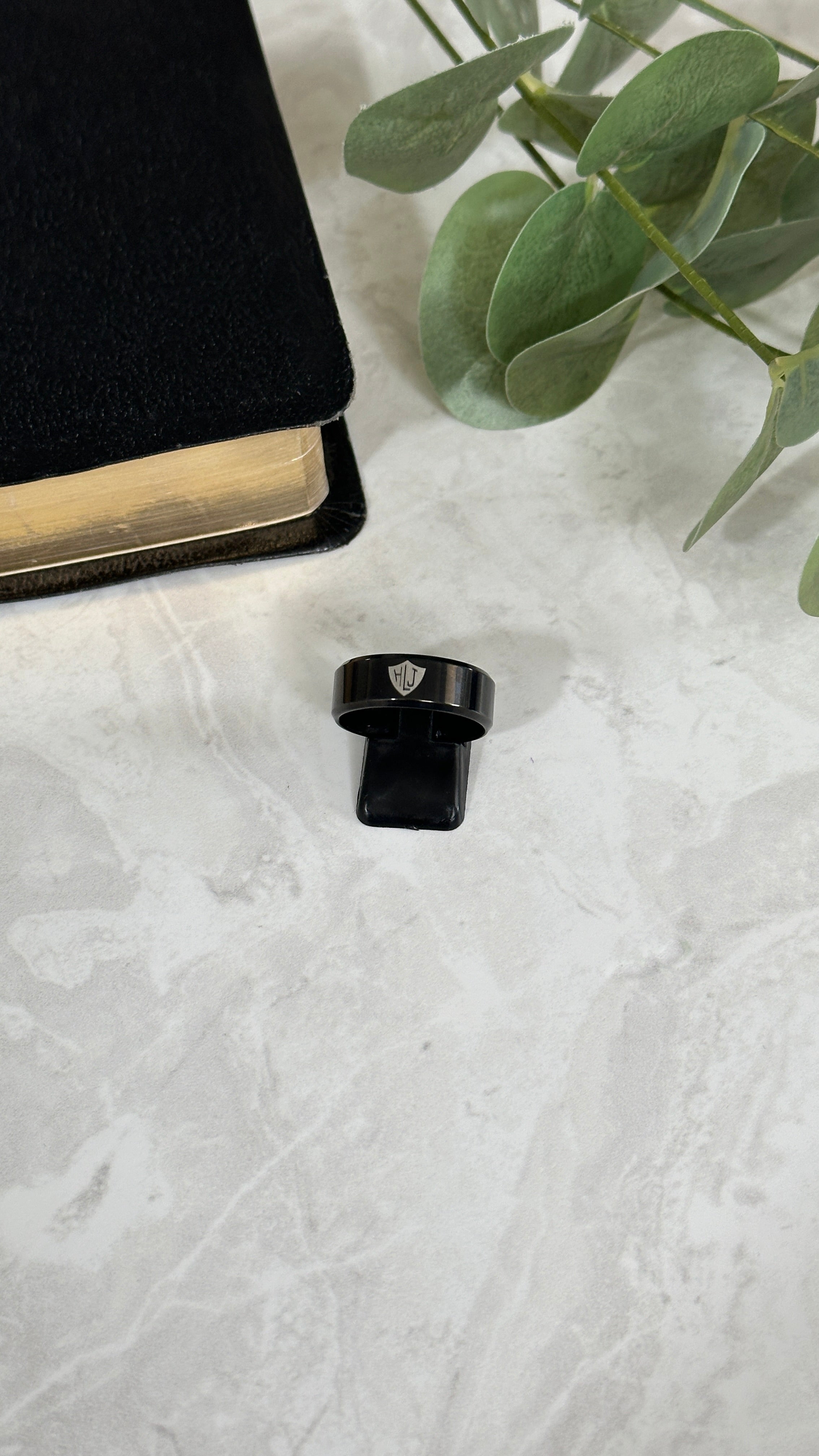 Anillo Acero Negro Modesty & Tesoros