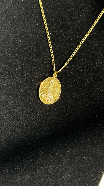 Medallón Mujer Virtuosa Baño en Oro