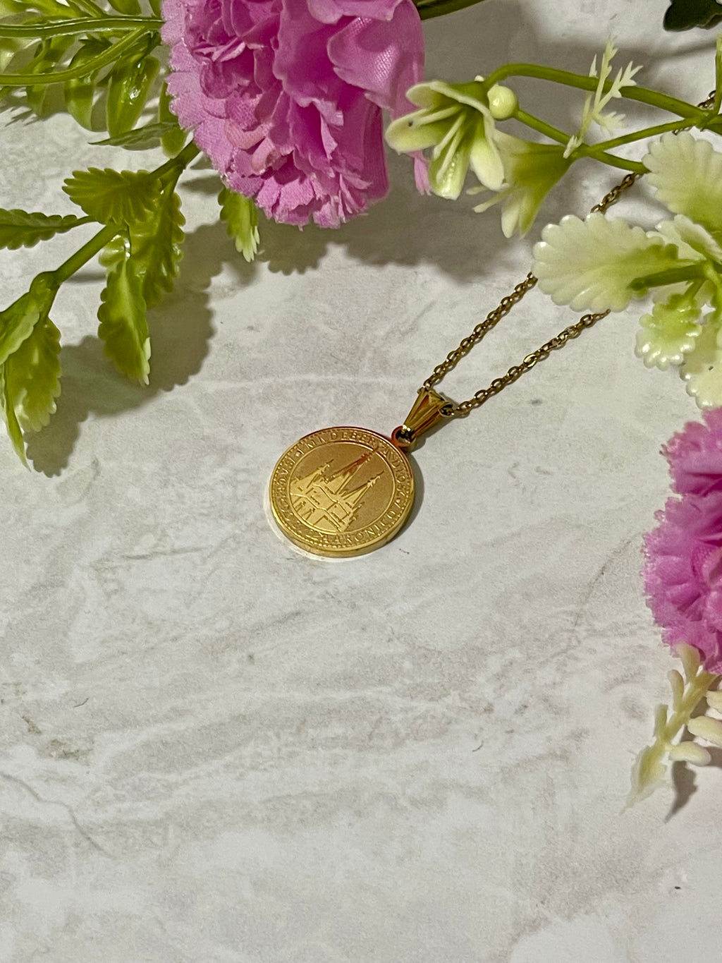 Collar Mi deber a Dios Dorado