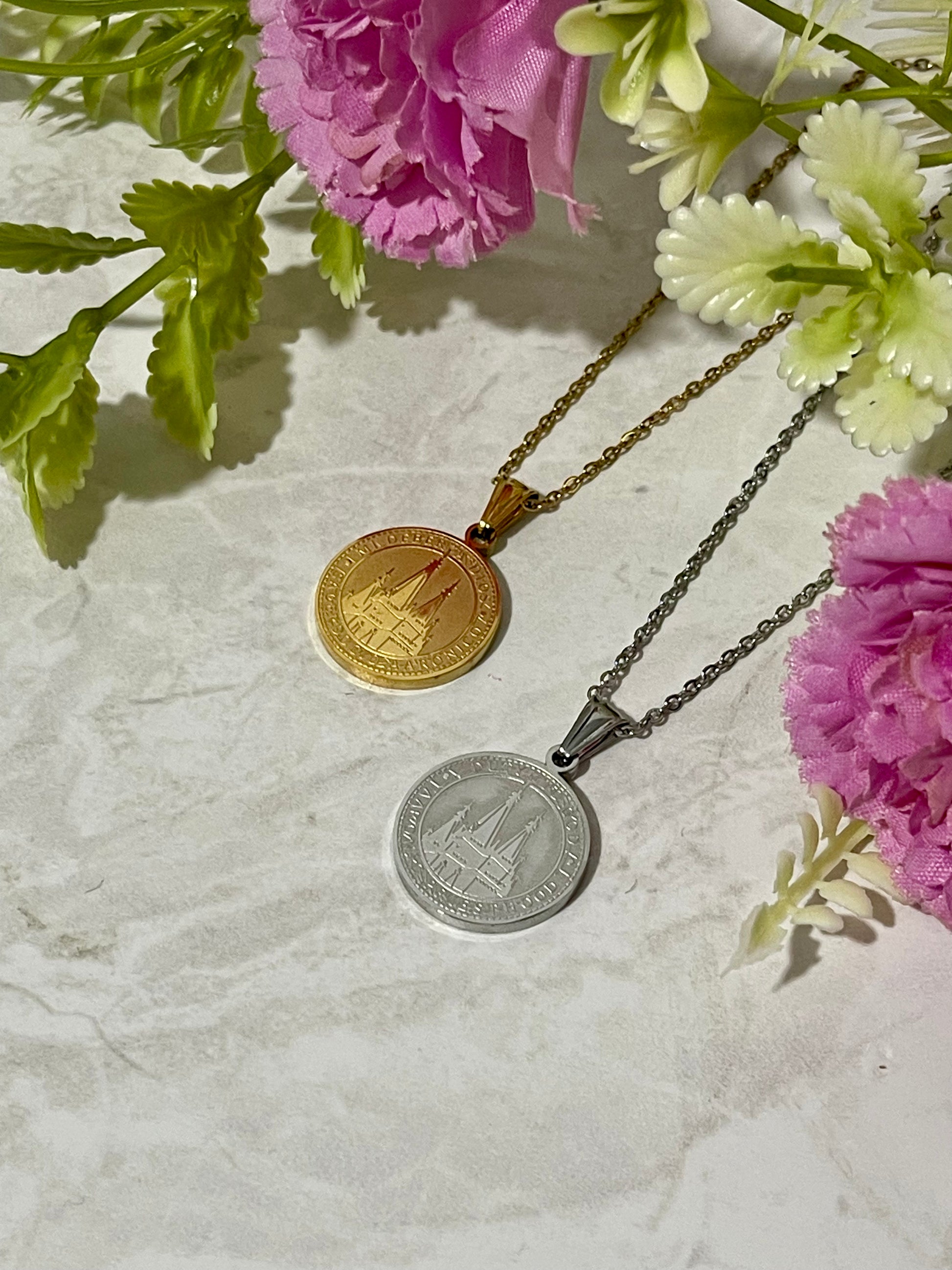 Collar Mi deber a Dios Dorado