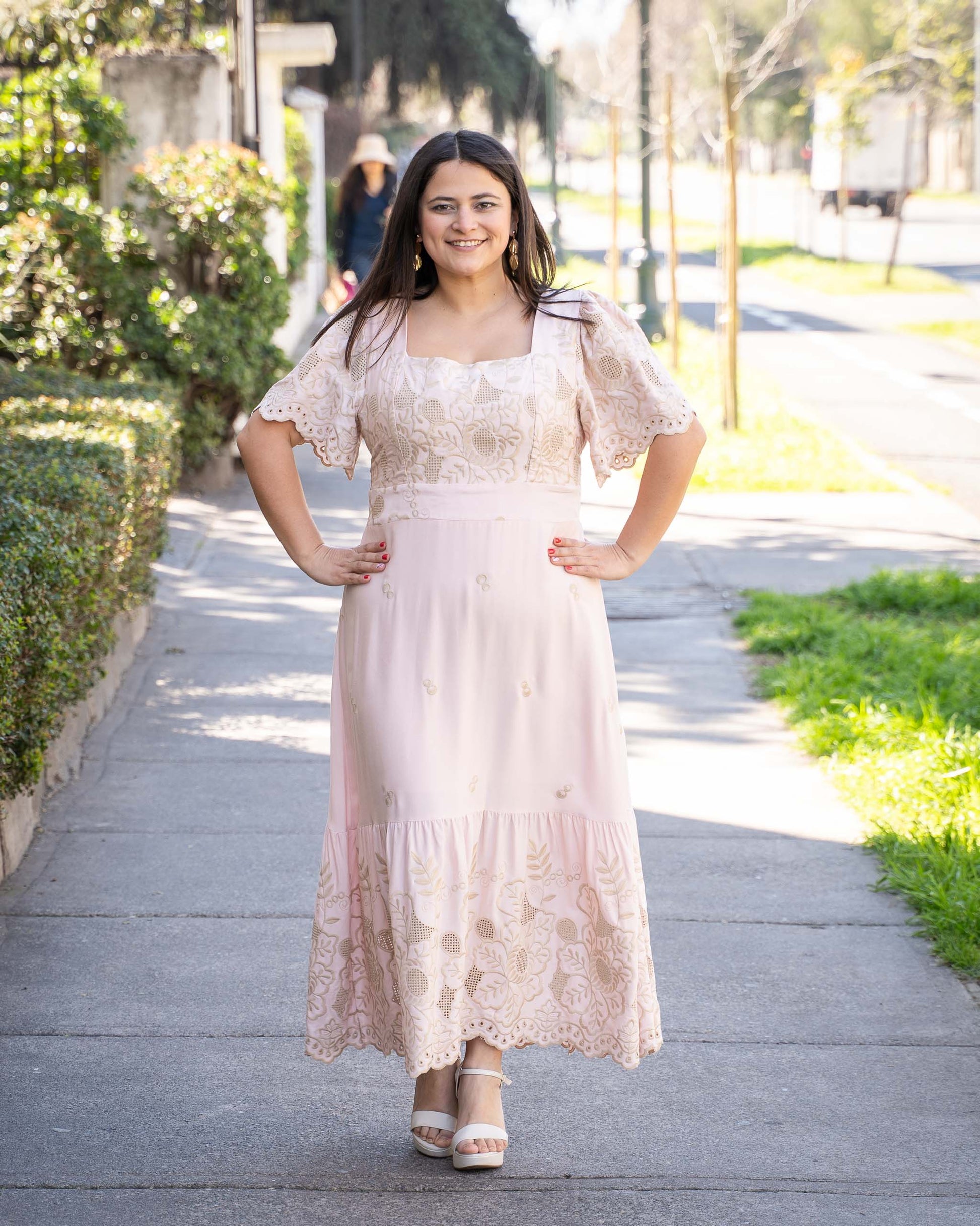 Vestido Bra4 Bordado Rosa