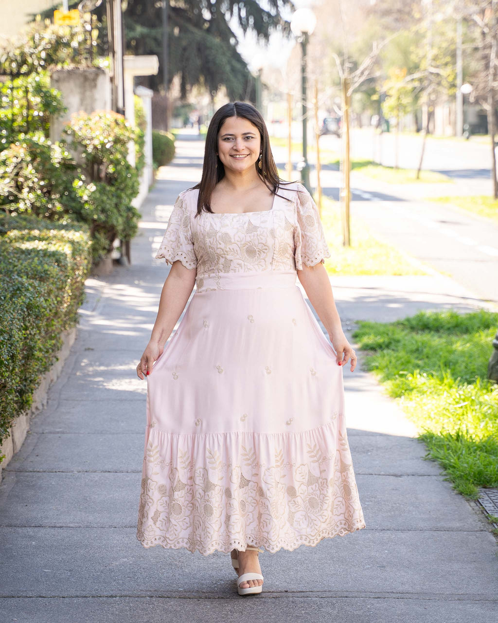 Vestido Bra4 Bordado Rosa